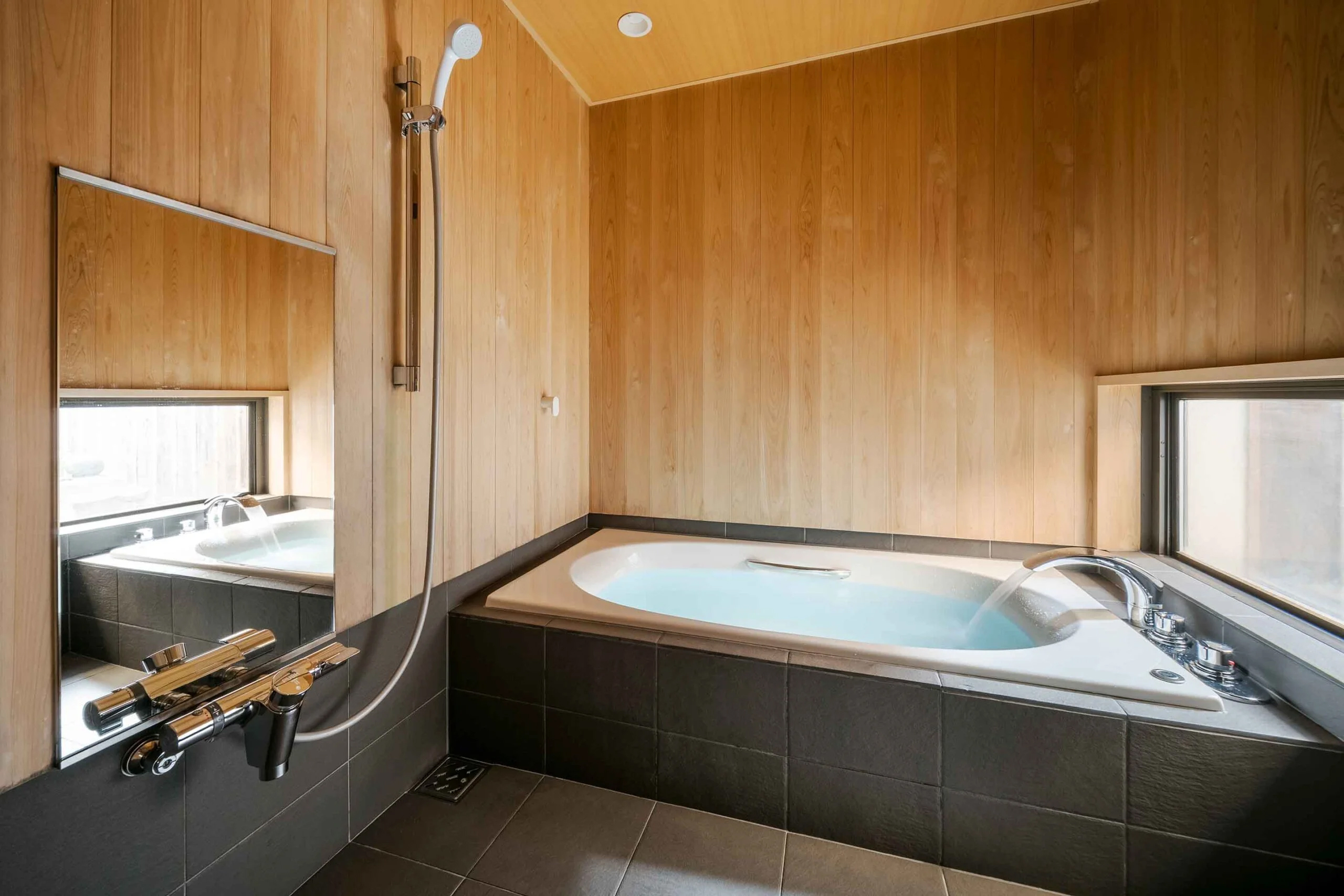‘Hatoba-an’ Machiya Holiday Home - Bathroom