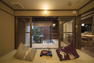 ‘Fujinoma’ Machiya Holiday Home - Living Room