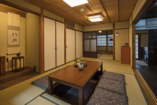 ‘Garaku-an’ Machiya Holiday Home - Living Room