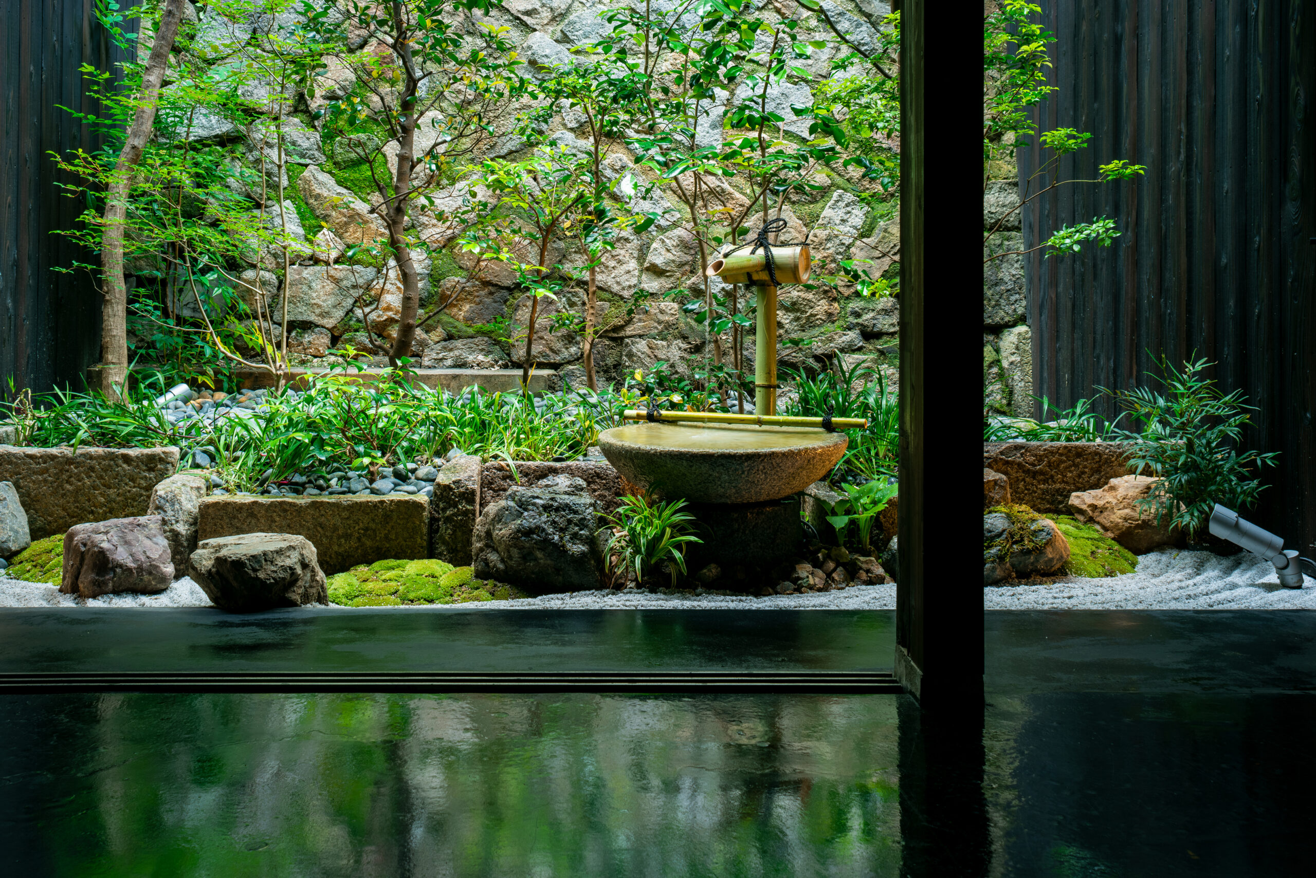 Tsuboniwa Garden Reflections – Machiya House Features