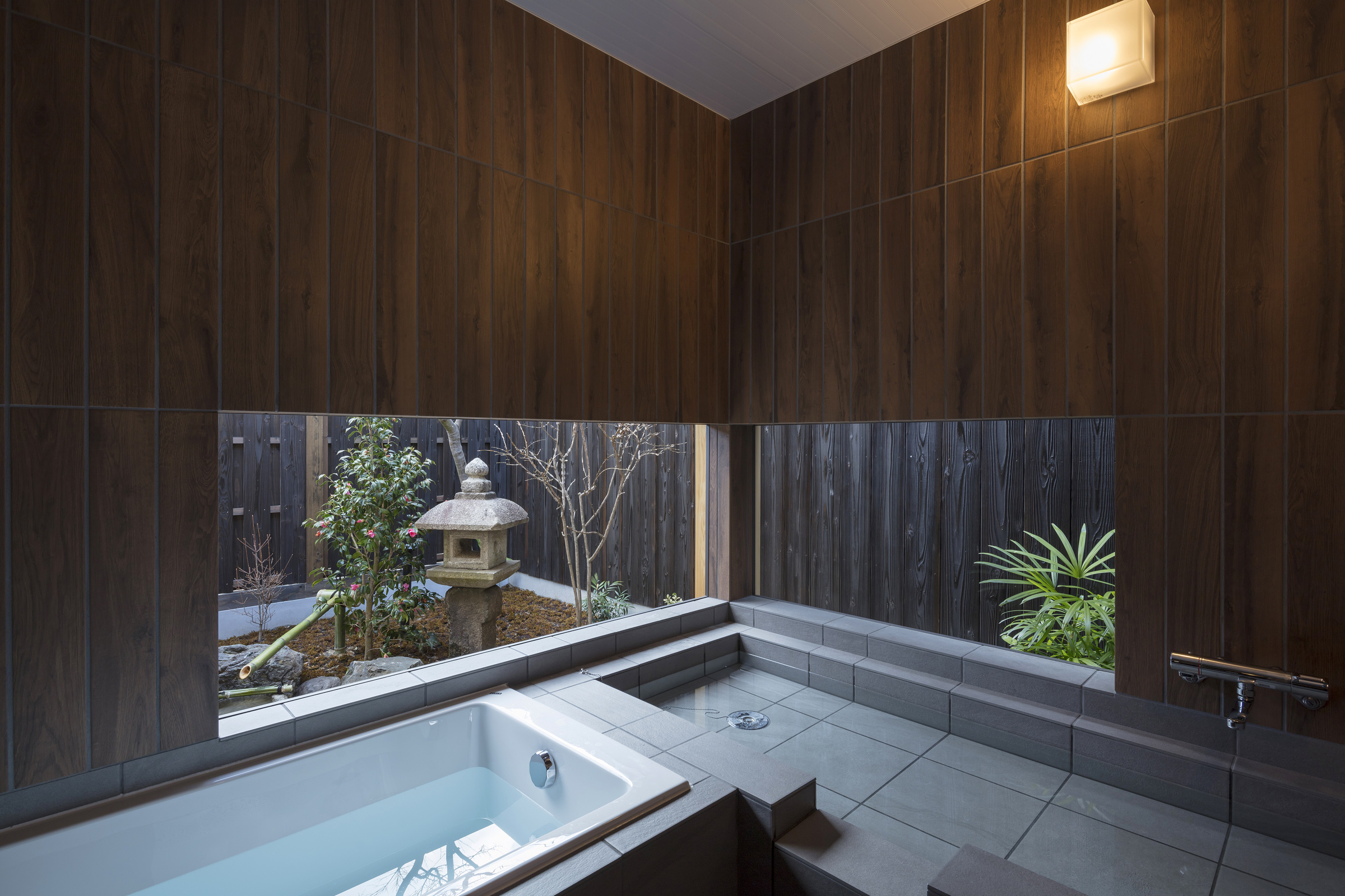 'Ne-yu' Bathtub  – Machiya House Features