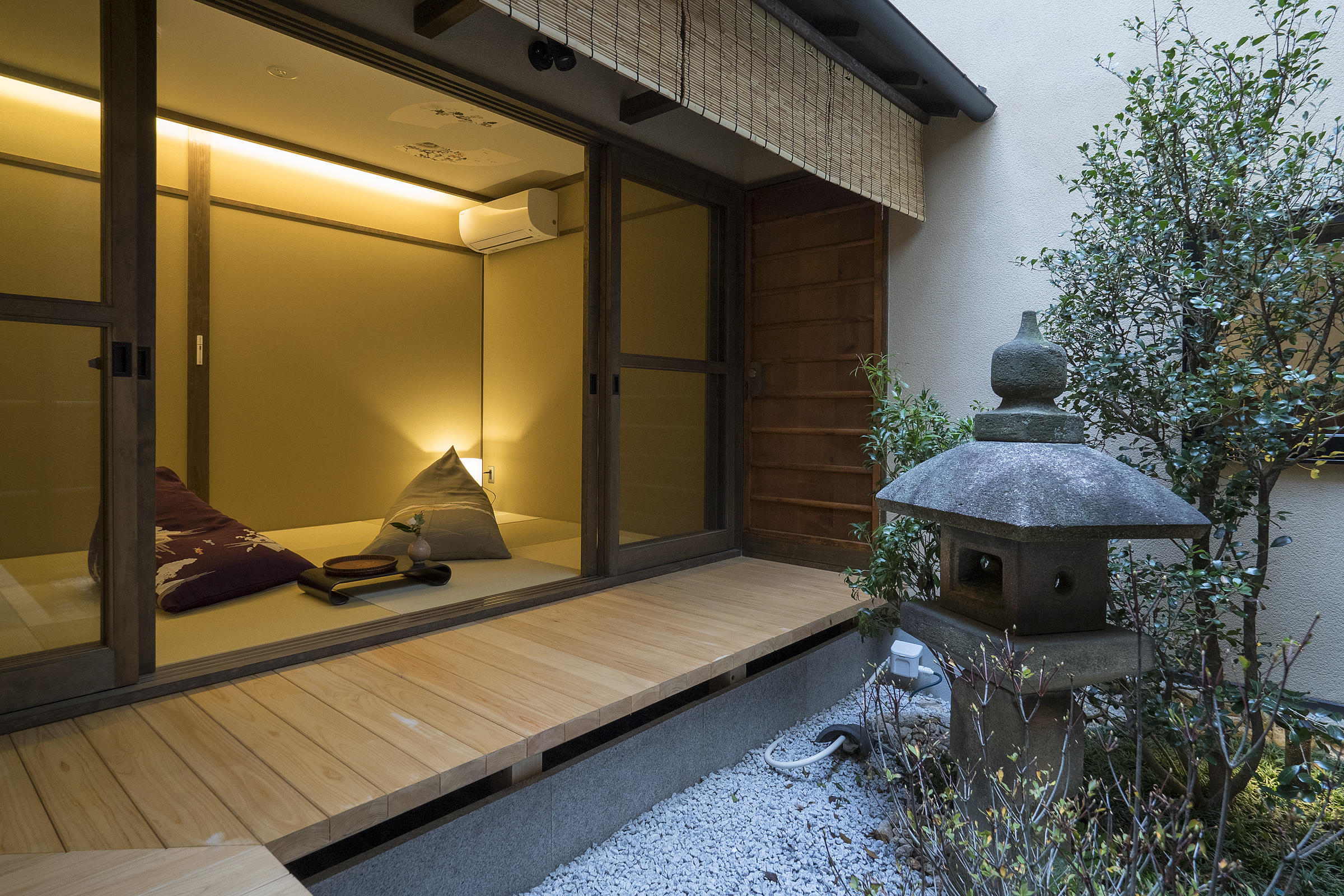 'Nure-en' Engawa Veranda - Machiya House Features