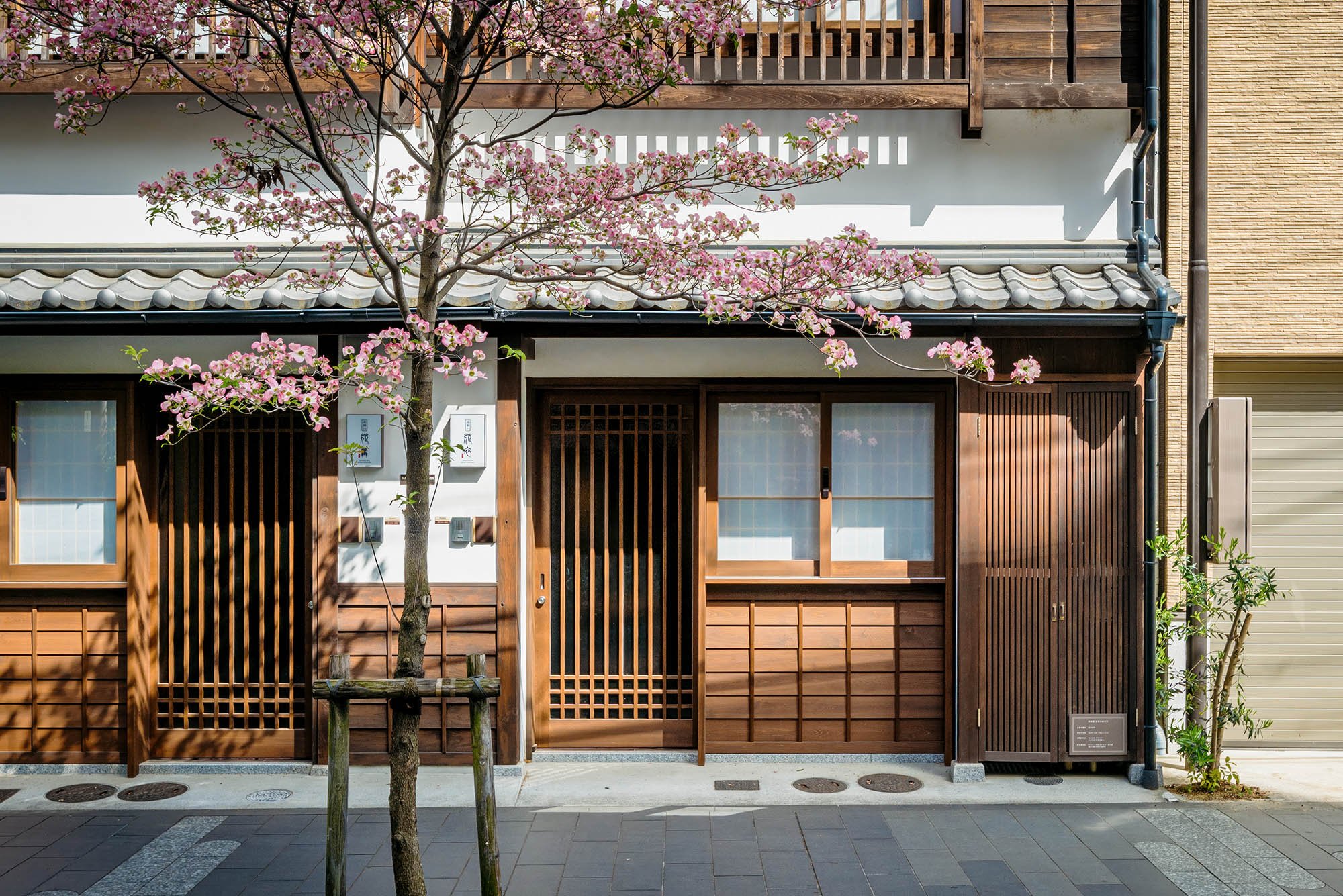 花衣 – はなごろも 〈一棟貸し町家〉