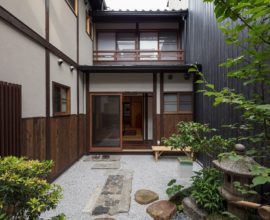 京都の伝統文化を感じさせる大きな坪庭を誇る町家