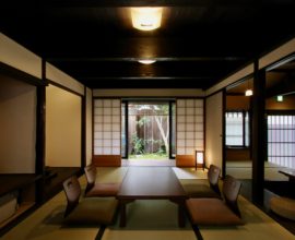 大正時代から建つ、2つの庭を持つ町家