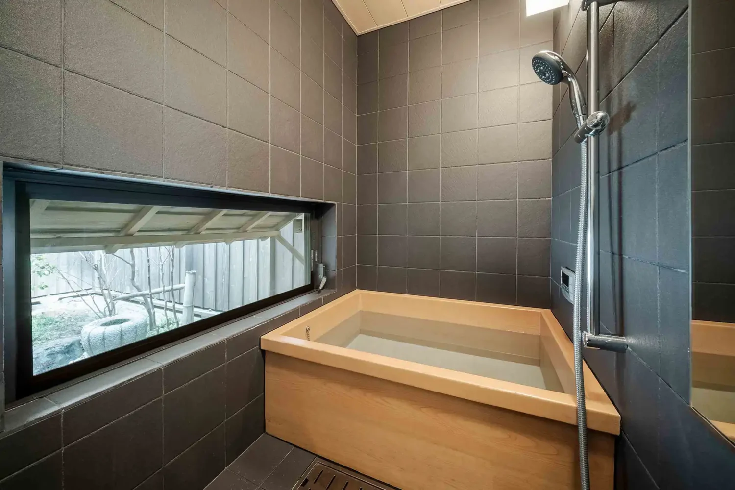 城巽あかね庵 〈一棟貸し町家〉